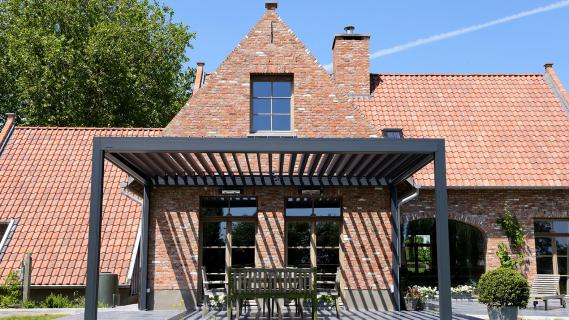 Pergola bioclimatica de lamas para porches. Ventux